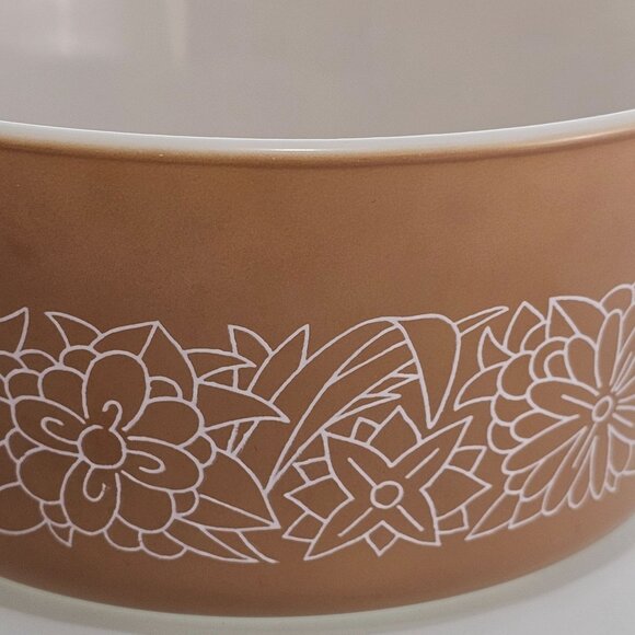 Pyrex Woodland Brown Casserole Dish 1.5qt Corelle  Corning white outlined flower - Picture 3 of 8